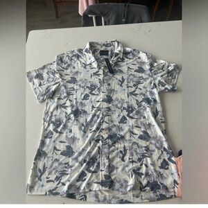 Tahari Gray and White Leaf Print Shirt medium